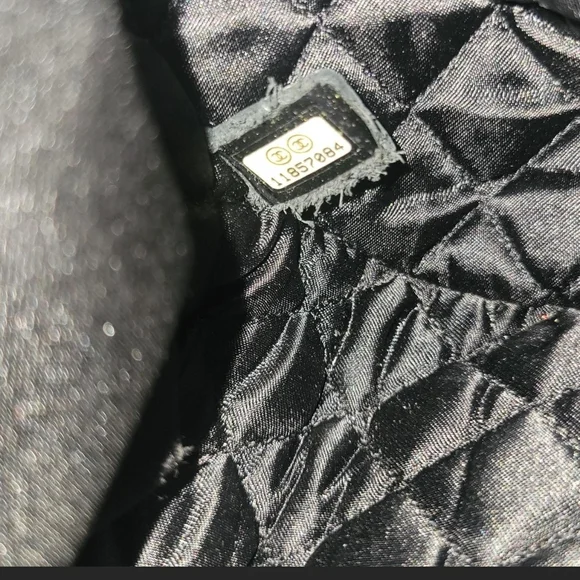 Authentic Chanel Black Quilted Leather Shoulder Bag Origonal Box and Card/papers - Picture 8 of 8